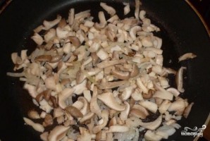 Кальмары с грибами, тушенные в сметане - фото шаг 2