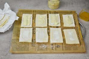 Слойки с камамбером и грушей - фото шаг 4