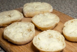 Бутерброды с ананасом и сыром - фото шаг 2