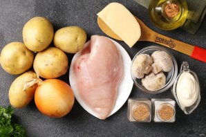 Запеканка из куриного филе с картошкой, грибами и сыром - фото шаг 1