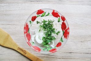 Салат с фасолью и маринованным луком - фото шаг 3