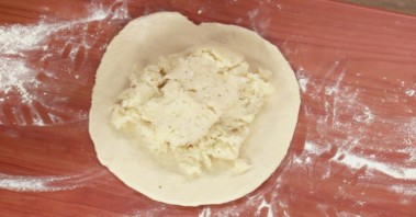 Осетинский пирог с сыром сулугуни - фото шаг 4