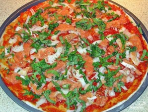 Пицца с красной рыбой - фото шаг 6