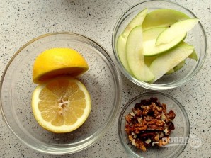 Рецепт салата из сельдерея и яблок - фото шаг 1