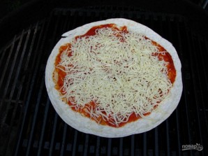 Сырная пицца на гриле - фото шаг 4