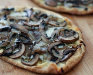 Постная пицца с грибами - фото шаг 6