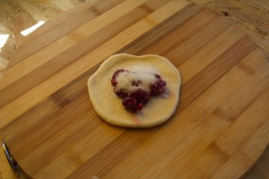 Вкусные пирожки из дрожжевого теста - фото шаг 7