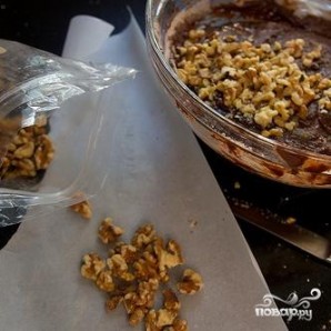 Шоколадные пирожные с грецкими орехами - фото шаг 4