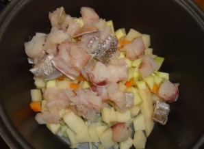 Рыбный суп в мультиварке "Pедмонд" - фото шаг 6