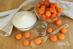 Варенье из абрикосов без косточек "Пятиминутка" - фото шаг 1