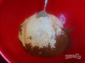 Простой шоколадный пирог из кислого молока - фото шаг 2