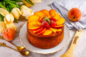 Пирог с клубникой и персиками - фото шаг 7