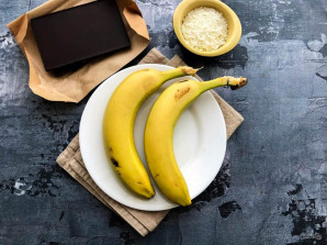 Бананы с шоколадом в духовке - фото шаг 1