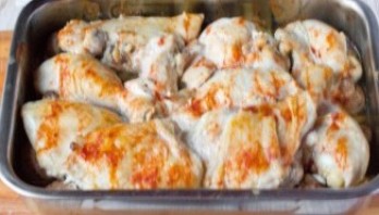 Курица в сметане в духовке - фото шаг 7