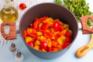 Картофель тушеный с овощами - фото шаг 7