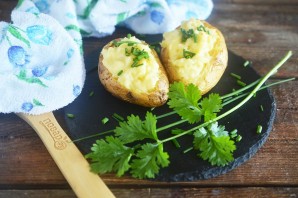 Запеченный картофель со сметаной и луком - фото шаг 7