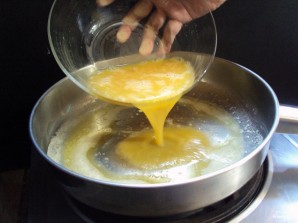 Омлет с сыром - фото шаг 1