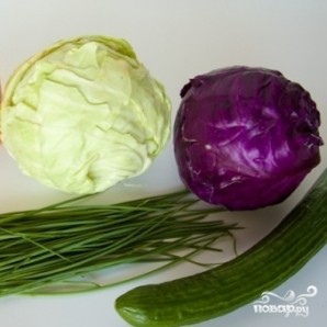 Салат из двух видов капусты и огурцов - фото шаг 1