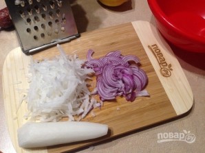 Салат из дайкона с колбасой - фото шаг 2