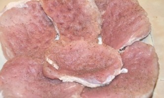 Мясо в панировке на сковороде - фото шаг 3