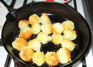 Картофельные шарики на сковороде - фото шаг 3