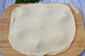 Пирожки с фетой, помидорами и зеленью - фото шаг 9