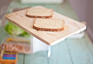 Бутерброды с колбасой на праздничный стол - фото шаг 1