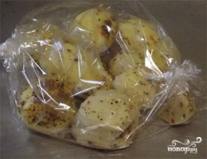 Картофель запеченный в пакете - фото шаг 3