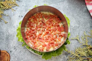 Салат с красной рыбой и креветками слоями - фото шаг 5