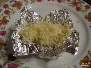 Картофель в фольге с сыром - фото шаг 8
