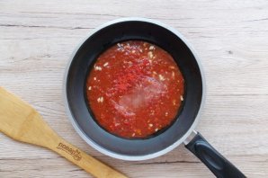 Паста с томатным соусом и базиликом - фото шаг 4
