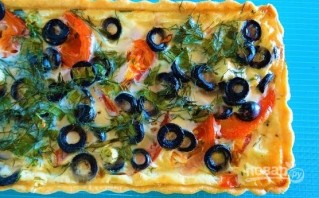Пирог с сыром, помидорами и оливками - фото шаг 5