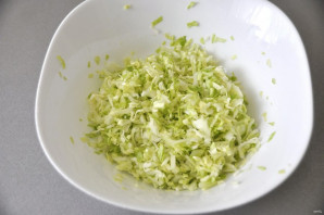 Салат из молодой зелёной капусты - фото шаг 3