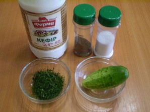 Кефир с огурцом и зеленью - фото шаг 1