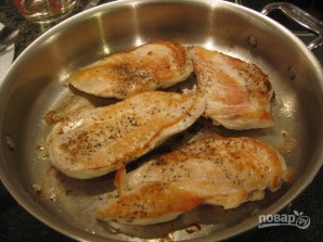 Курица в сливочном соусе на сковороде - фото шаг 2