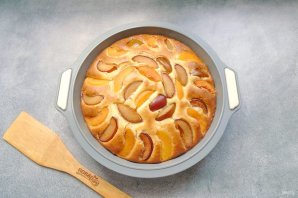 Пирог с абрикосами и сливами - фото шаг 9