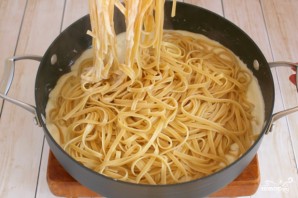 Спагетти с курицей в сливочном соусе - фото шаг 8