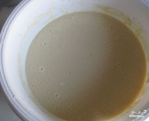 Пышные оладушки на кислом молоке - фото шаг 4