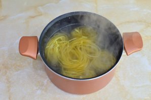 Феттуччине с жареным куриным филе и соусом "Песто" - фото шаг 2