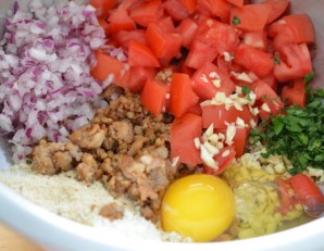 Кабачки, фаршированные овощами и запеченные в духовке - фото шаг 2