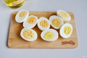 Яйца, фаршированные на праздник - фото шаг 3
