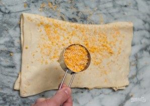 Слоеное тесто с сыром - фото шаг 6