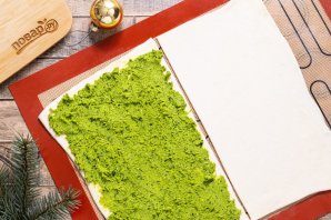 Праздничные елочки из теста - фото шаг 3