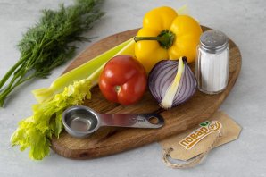 Салат с помидорами, сельдереем и перцем - фото шаг 1