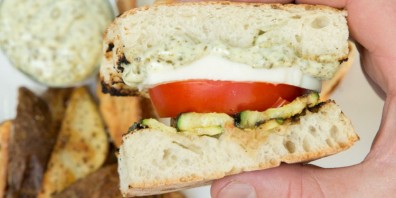 Бутерброды с кабачком и помидором - фото шаг 4