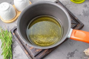 Масло с розмарином и чесноком - фото шаг 2