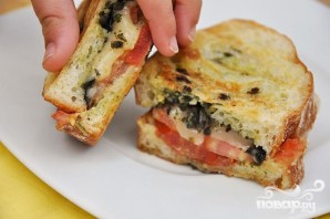 Сэндвичи с помидорами, соусом и сыром - фото шаг 6