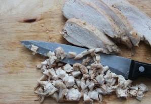 Куриный салат с черносливом и грибами - фото шаг 5