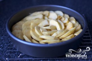 Перевернутый яблочный пирог с медом и имбирем - фото шаг 2