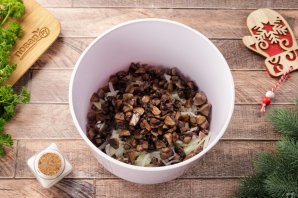 Новогодний салат "Варежка" на год Лошади